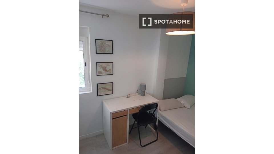 Double room Madrid, 3 beds, 75m² — photo 37