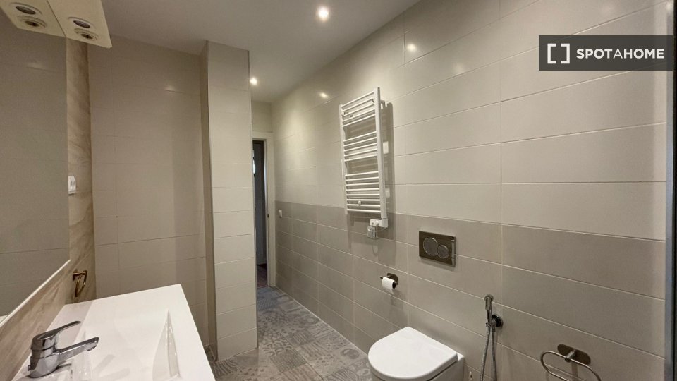 Double room Madrid, 7 beds, 180m² — photo 18