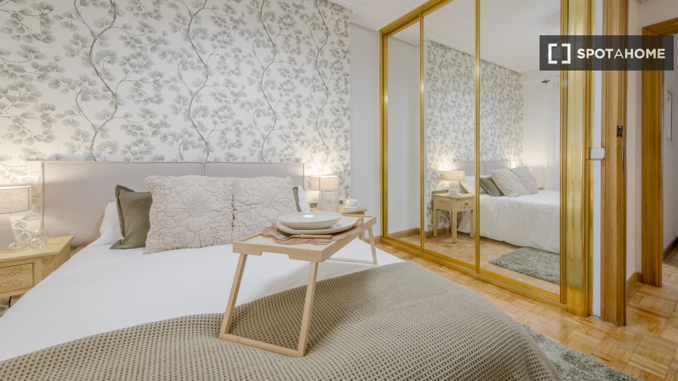 Double room Madrid, 6 beds, 100m² — photo 3