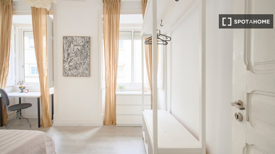 Double room Lisbon, 4 beds — photo 59