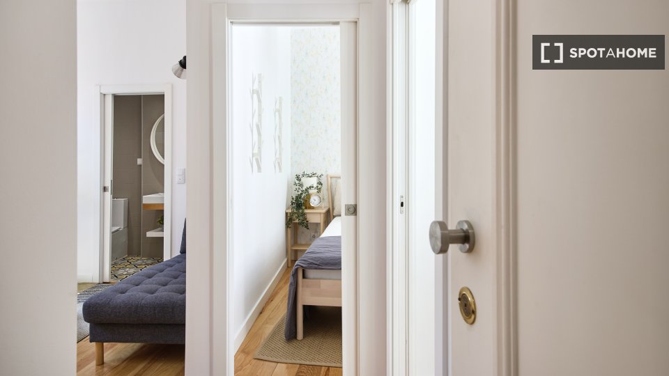Apartment Lisbon, 2 beds, 45m² — photo 12