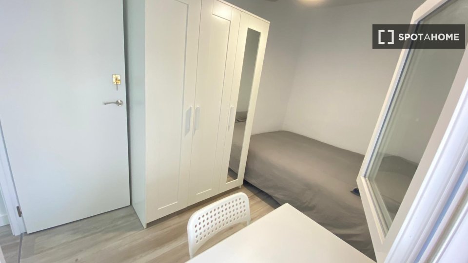 Double room Madrid, 4 beds — photo 10