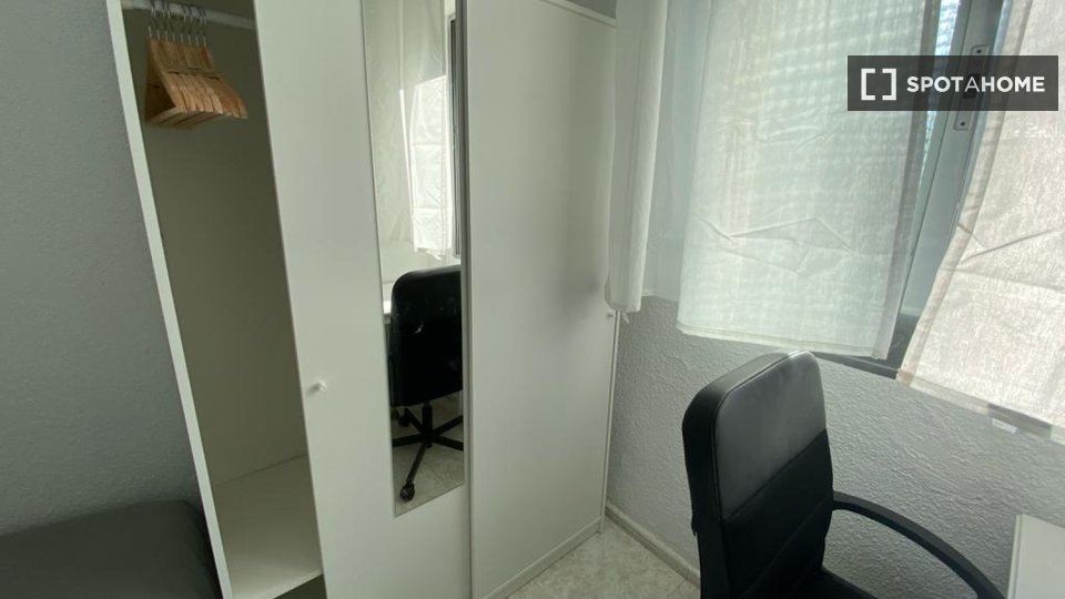 Double room Madrid, 4 beds — photo 13