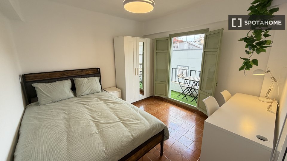 Double room Valencia, 4 beds, 75m² — photo 10