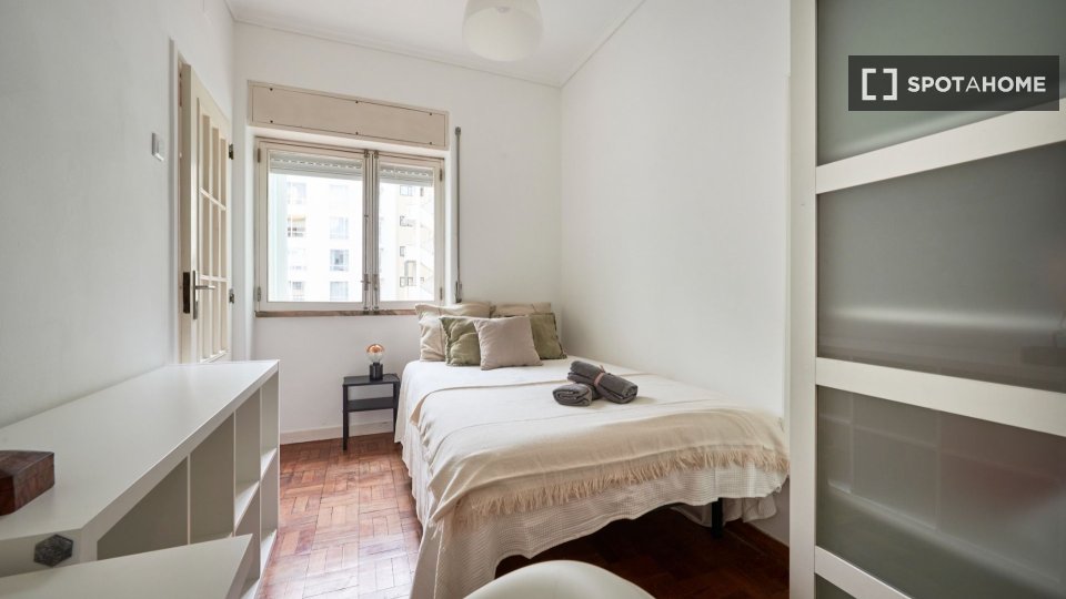 Double room Lisbon, 10 beds — photo 30