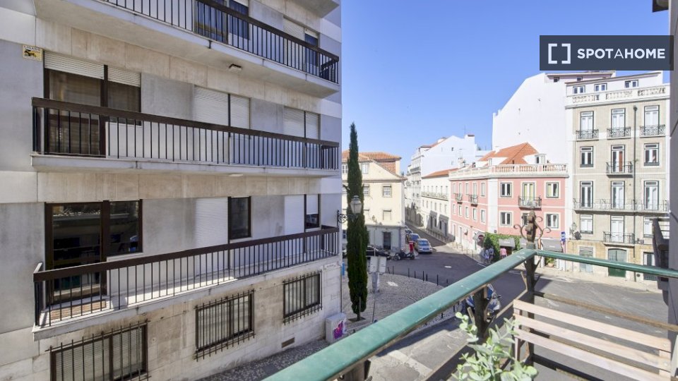 Double room Lisbon, 4 beds — photo 14
