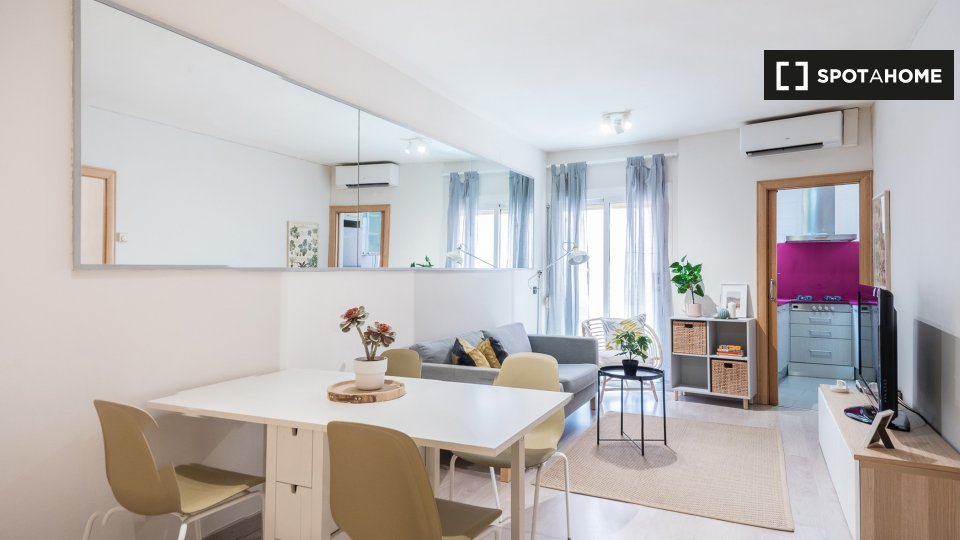 Apartment Barcelona, 2 beds, 65m² — photo 1