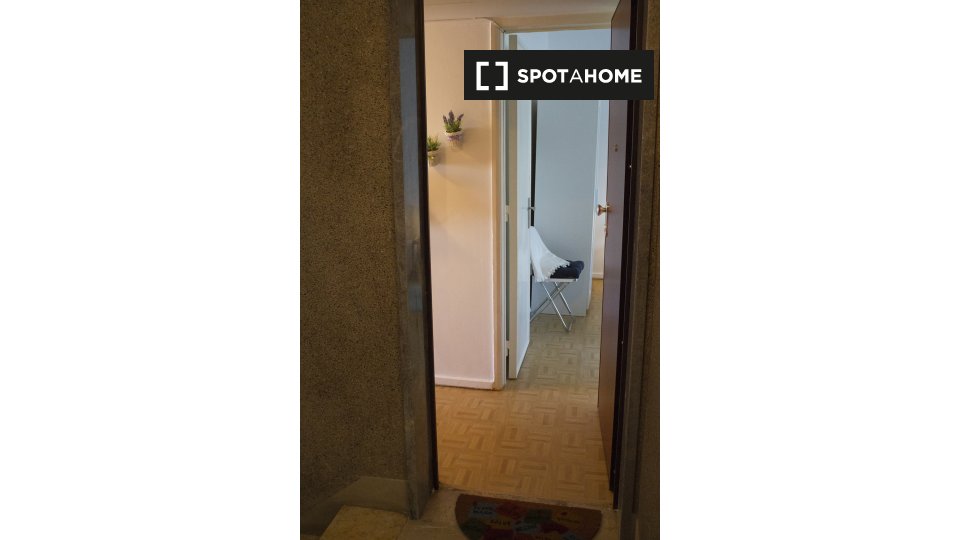 Double room Lisbon, 3 beds, 70m² — photo 15