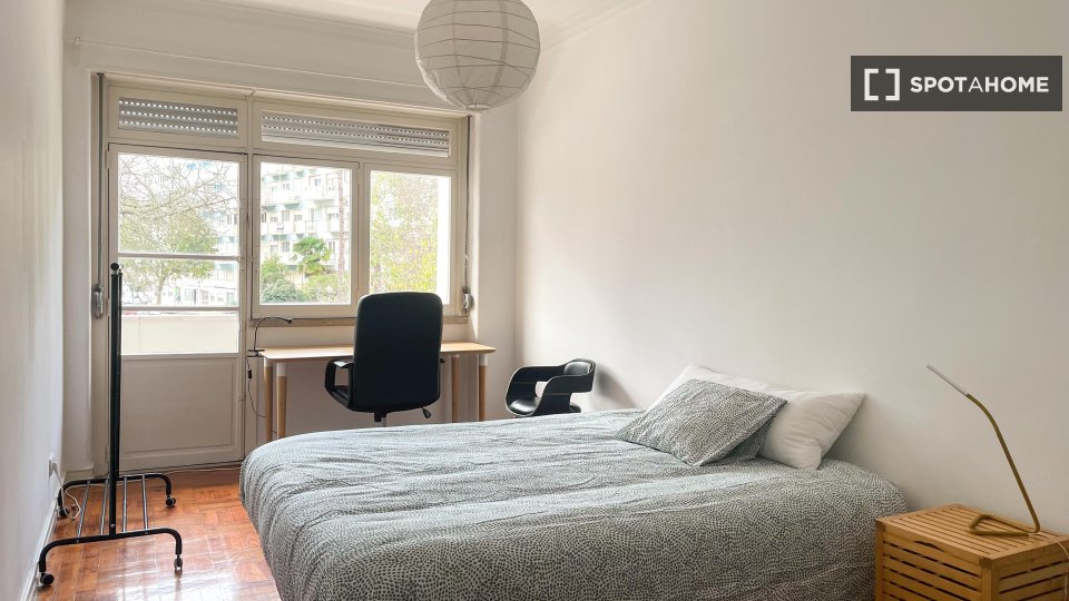 Double room Lisbon, 2 beds, 80m² — photo 7
