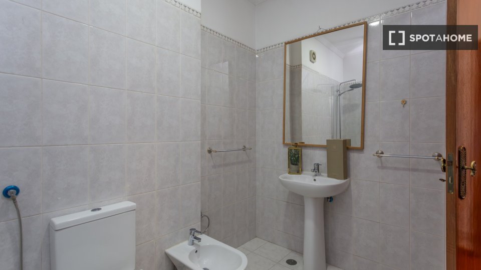 Double room Lisbon, 4 beds — photo 34
