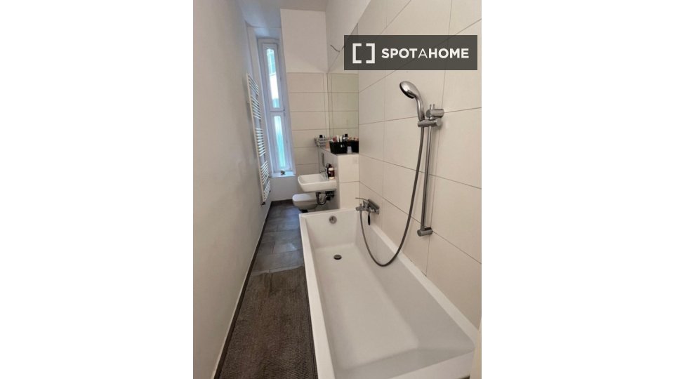 Double room Berlin, 2 beds, 87m² — photo 2