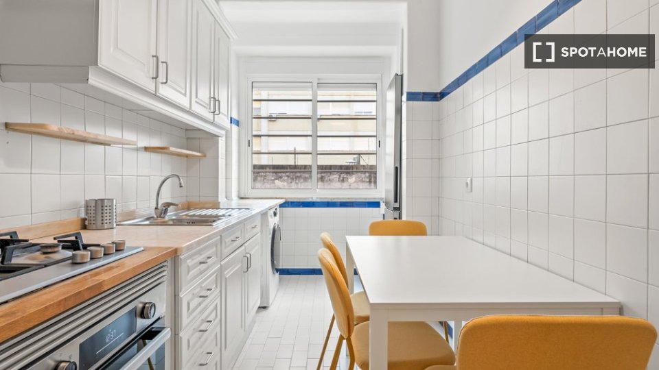 Double room Lisbon, 5 beds — photo 19