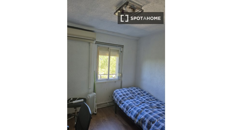 Double room Madrid, 3 beds, 79m² — photo 4