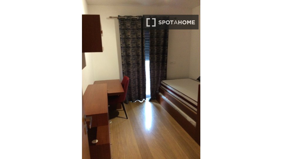 Apartment Lisbon, 2 beds, 88m² — photo 4