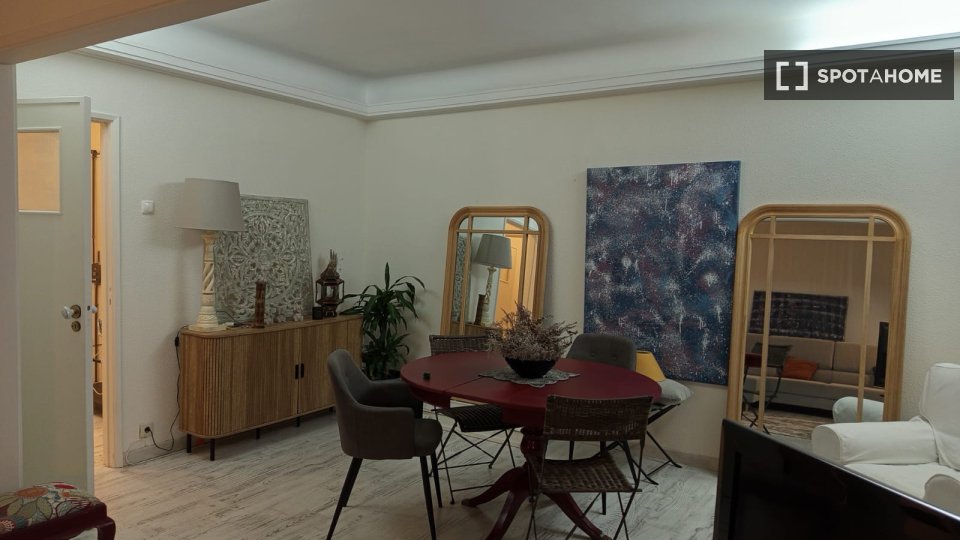 Double room Lisbon, 3 beds, 120m² — photo 14