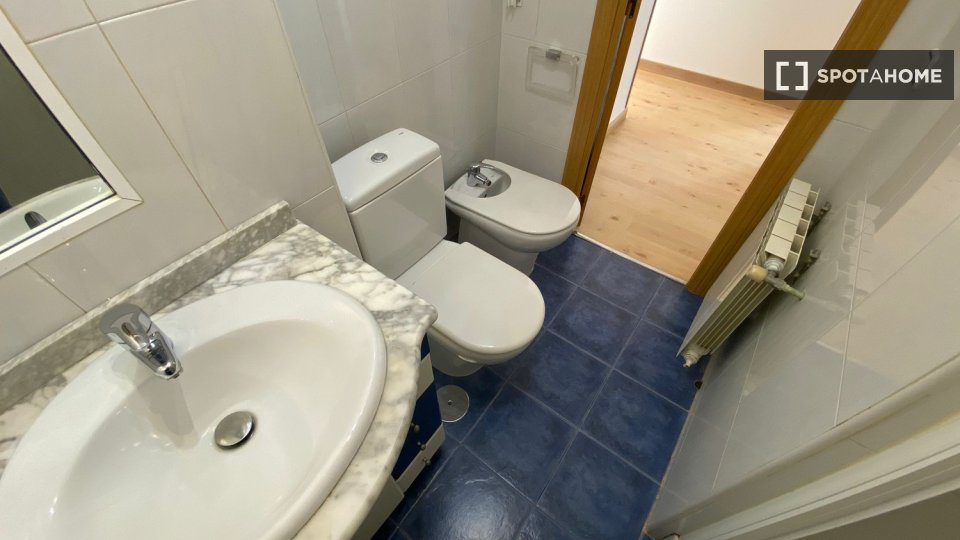 Double room Madrid, 4 beds — photo 11