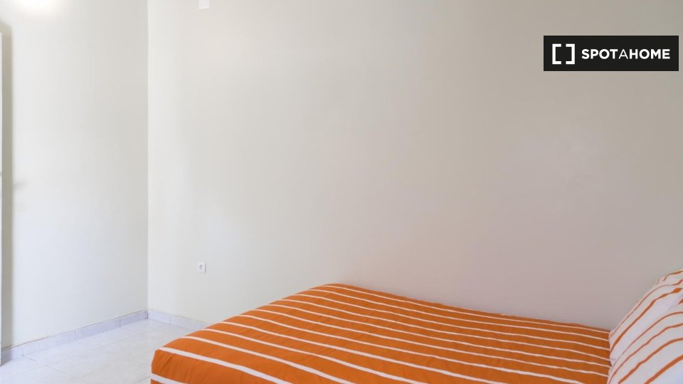 Double room Lisbon, 5 beds — photo 6