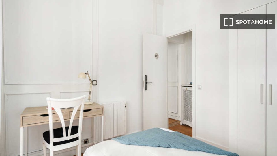 Double room Madrid, 7 beds — photo 32