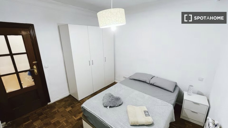 Double room Madrid, 4 beds, 60m² — photo 12