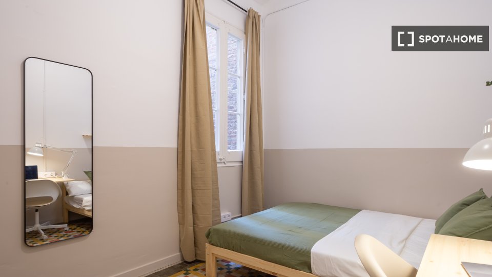 Double room Barcelona, 4 beds, 90m² — photo 12