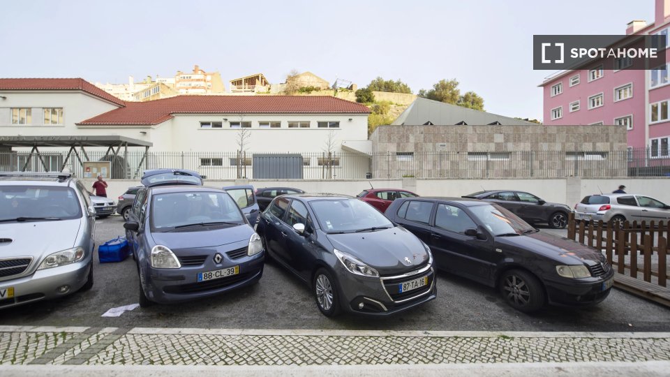 Double room Lisbon, 4 beds — photo 15