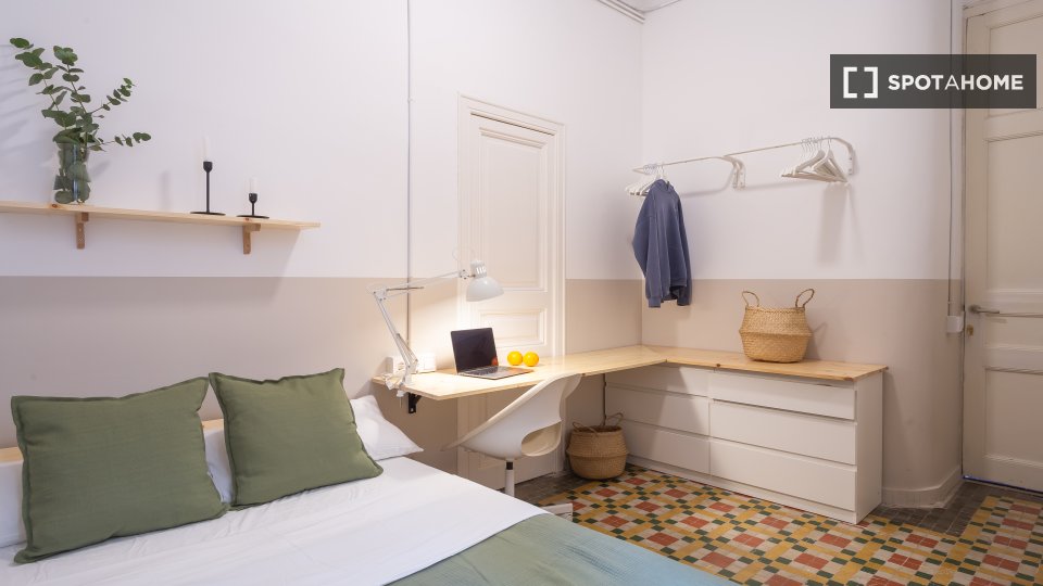 Double room Barcelona, 4 beds, 90m² — photo 14