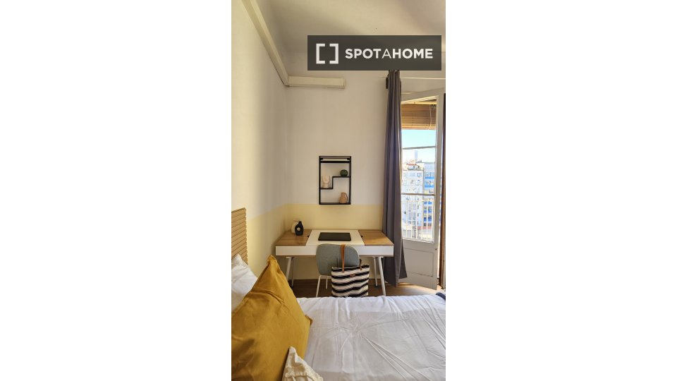 Double room Barcelona, 3 beds, 110m² — photo 15