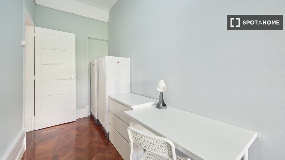 Double room Lisbon, 16 beds — photo 18