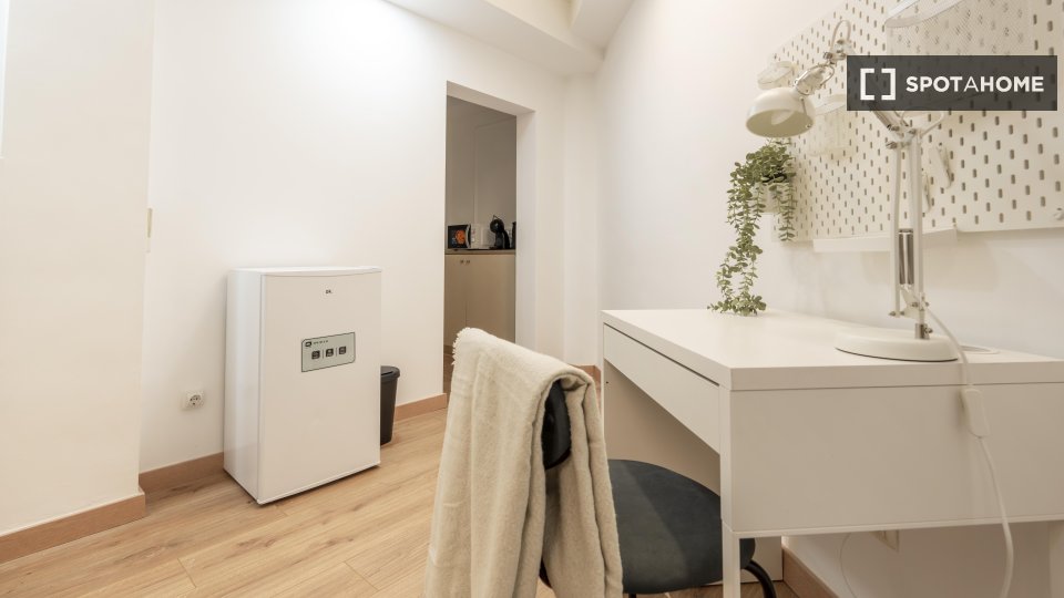 Habitación en piso compartido en Goya, Madrid.