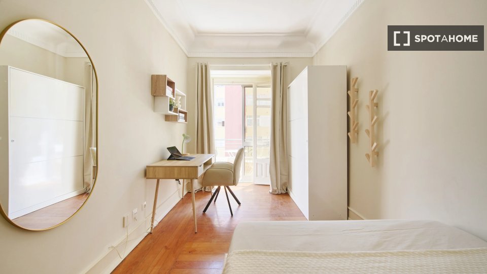 Double room Lisbon, 6 beds — photo 11