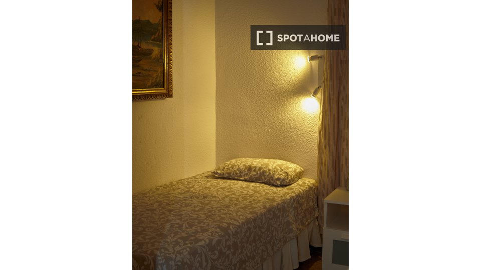 Double room Barcelona, 4 beds — photo 24