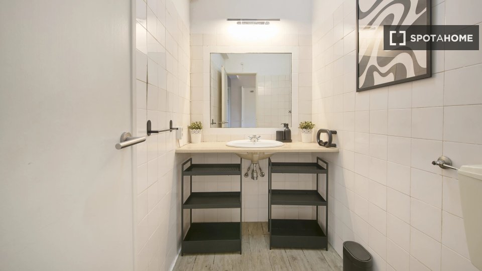 Double room Lisbon, 4 beds — photo 17