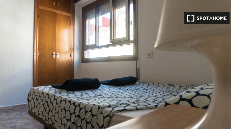 Double room Valencia, 7 beds, 200m² — photo 1