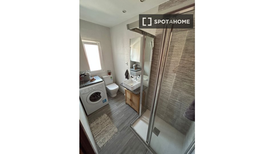 Double room Madrid, 3 beds, 60m² — photo 3