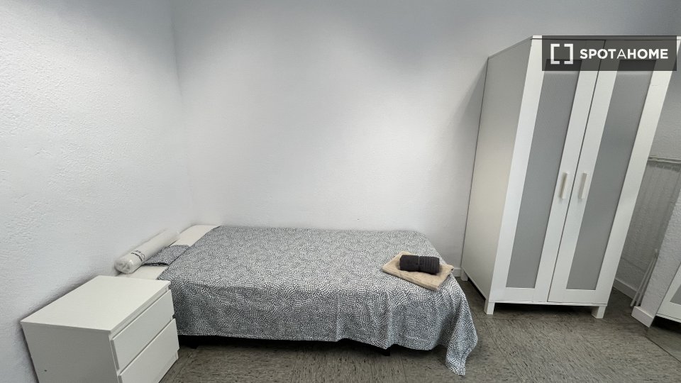 Double room Barcelona, 13 beds, 290m² — photo 6