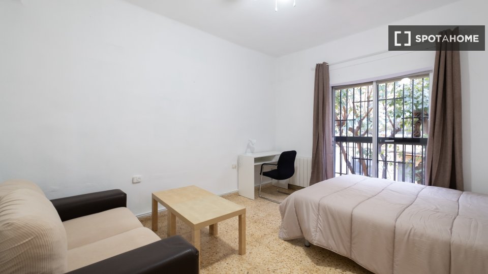 Double room Valencia, 4 beds, 94m² — photo 20