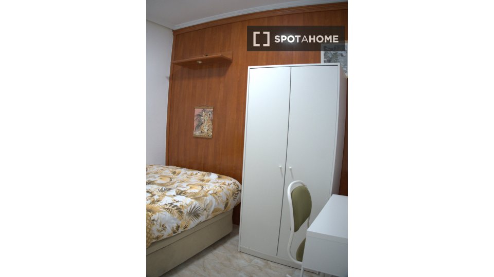 Double room Madrid, 6 beds — photo 11