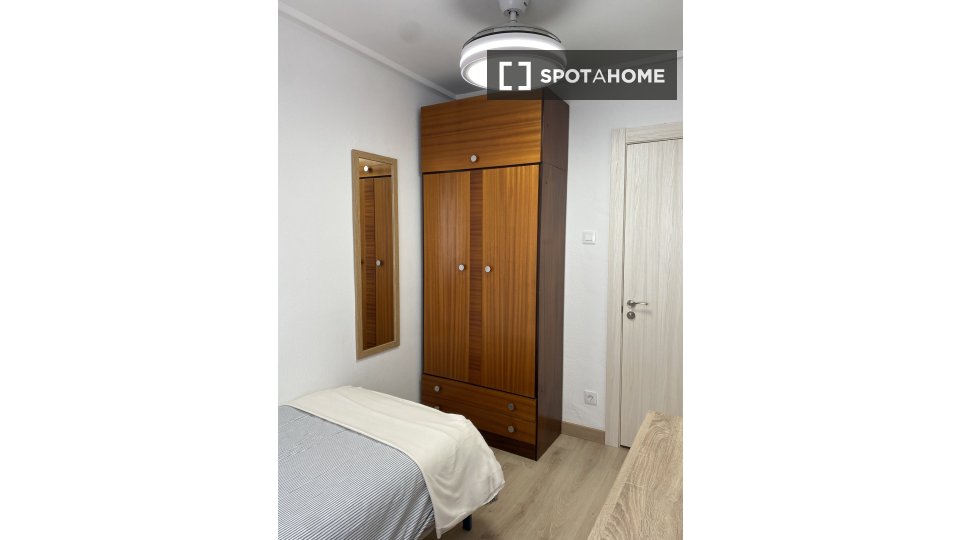 Double room Zaragoza, 4 beds — photo 10