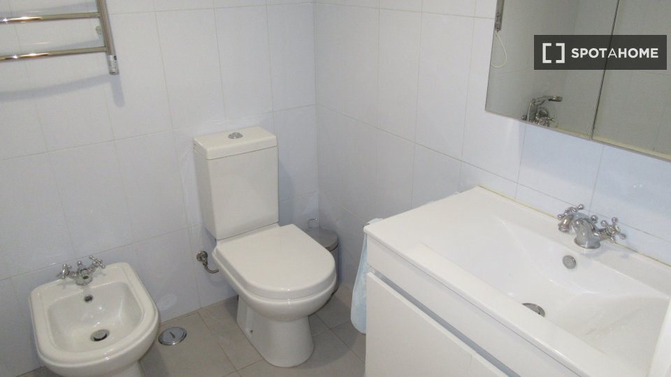 Double room Lisbon, 3 beds, 100m² — photo 12
