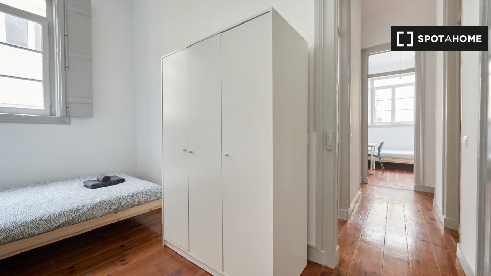 Double room Lisbon, 4 beds — photo 29