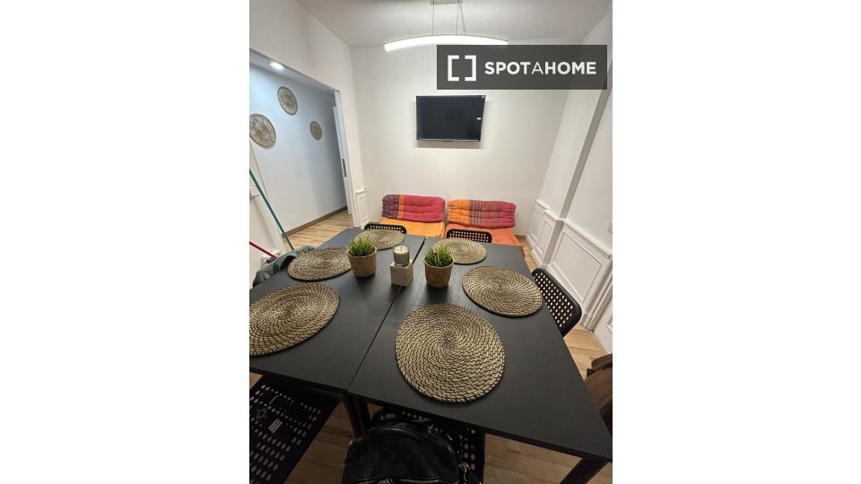 Double room Madrid, 7 beds, 149m² — photo 2
