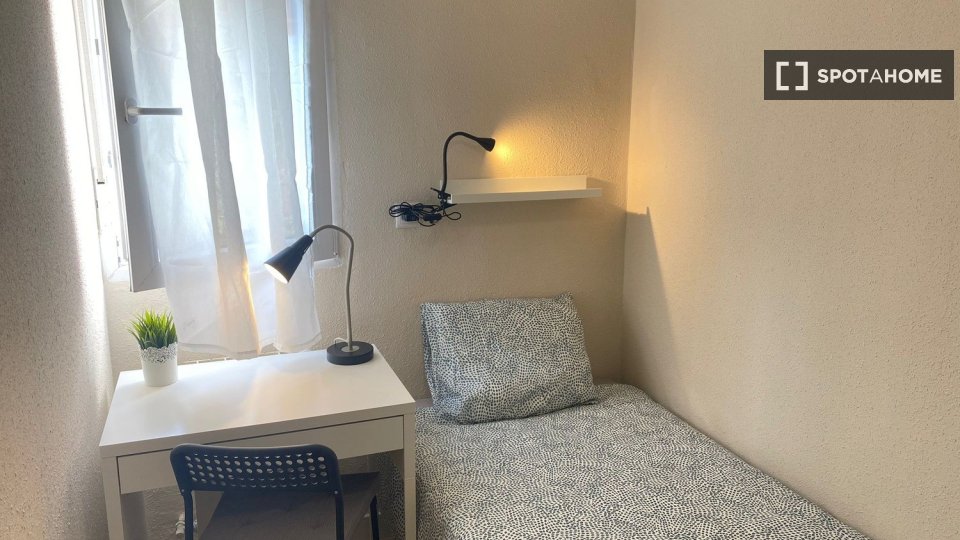Double room Madrid, 5 beds — photo 2