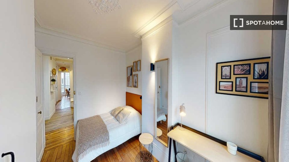 Double room Paris, 9 beds, 150m² — photo 2