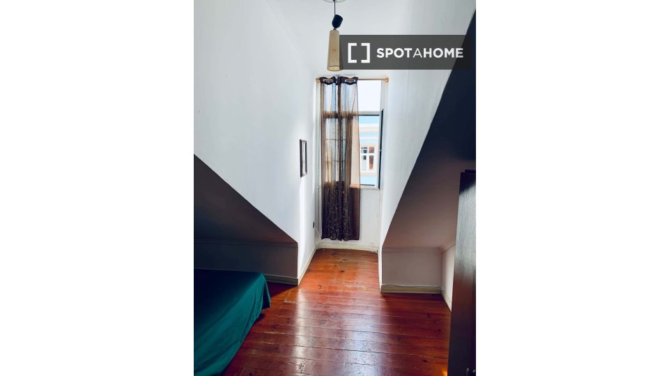 Double room Lisbon, 5 beds — photo 22