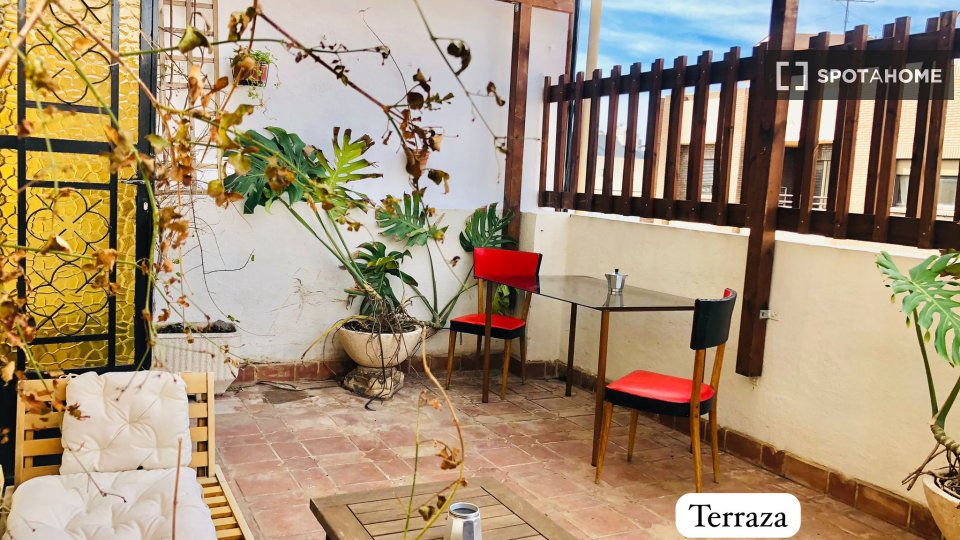 Apartment Valencia, 2 beds, 75m² — photo 1