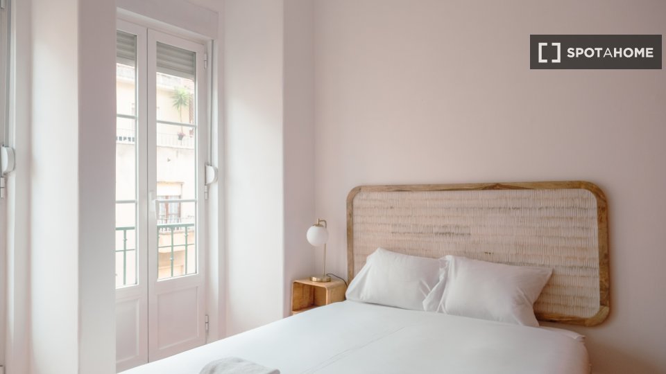 Double room Lisbon, 6 beds — photo 19