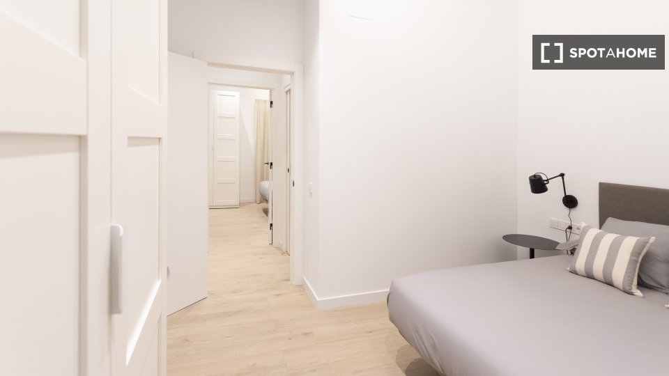 Double room Barcelona, 3 beds, 68m² — photo 18