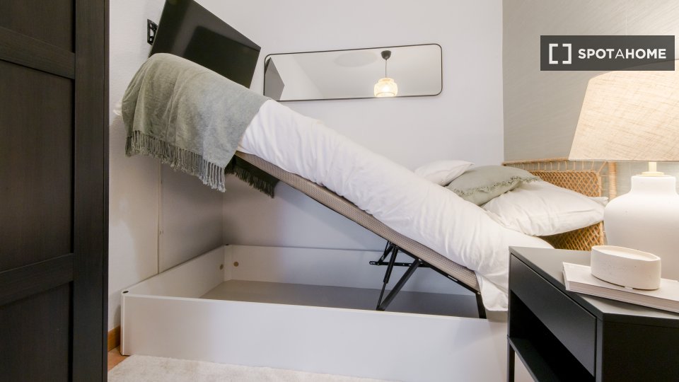Double room Madrid, 5 beds — photo 9