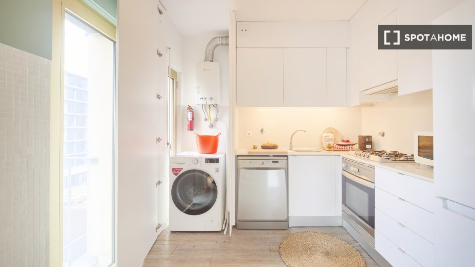 Apartment Lisbon, 2 beds, 70m² — photo 1