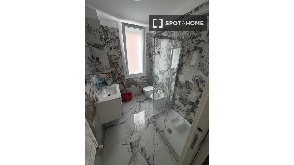 Double room Milan, 1 bed — photo 4